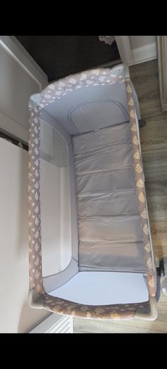 Hauck sleep and play travel cot