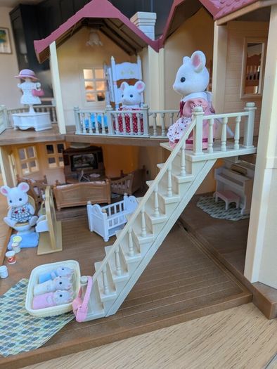 Sylvanian House & Furniture