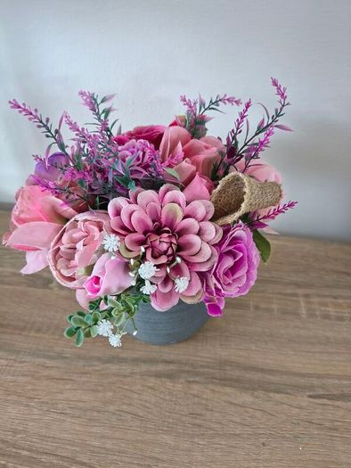 Artificial flower arrangement pot