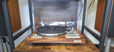 Akai AP-206C - Direct Drive Turntable Record Player + extra free cartridge