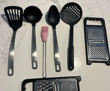 Set kitchen utensils and glasses