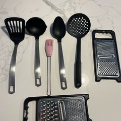 Set kitchen utensils and glasses