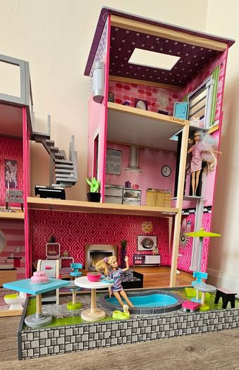 Wooden Dolls House: 3-storey, 4-foot KidKraft Uptown Model