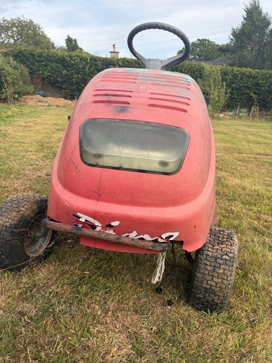 Ride On Lawn Mower  Briggs & Stratton I/C 12HP Engine for Spares or Repair