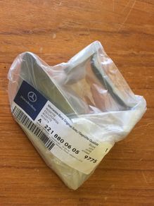 Headlamp Washer Jet Flap (Mercedes W221)