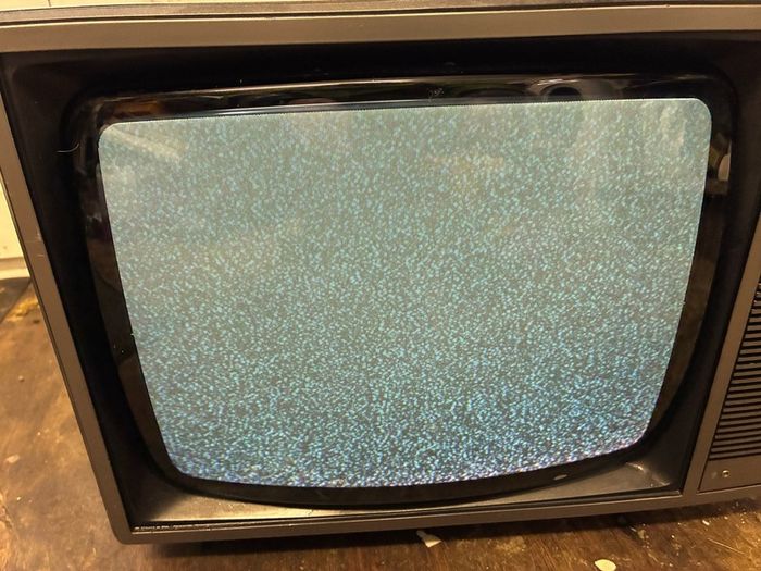 Vintage Mitsubishi 13 inch colour Tv 1980's