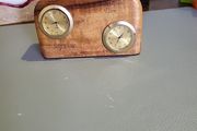 Clock x 2 time zones