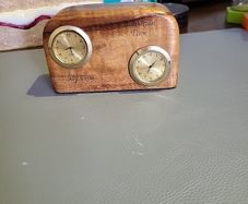 Clock x 2 time zones
