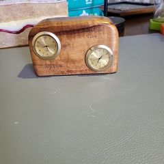 Clock x 2 time zones