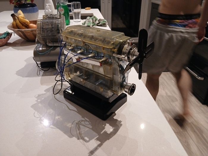 2 model engines haynes 4 cylinder & 2 cylinder