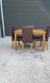 dinning table with chairs