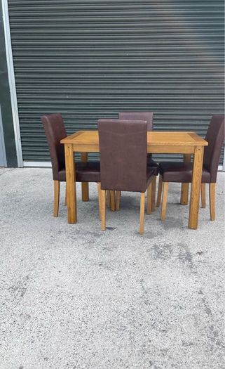 dinning table with chairs
