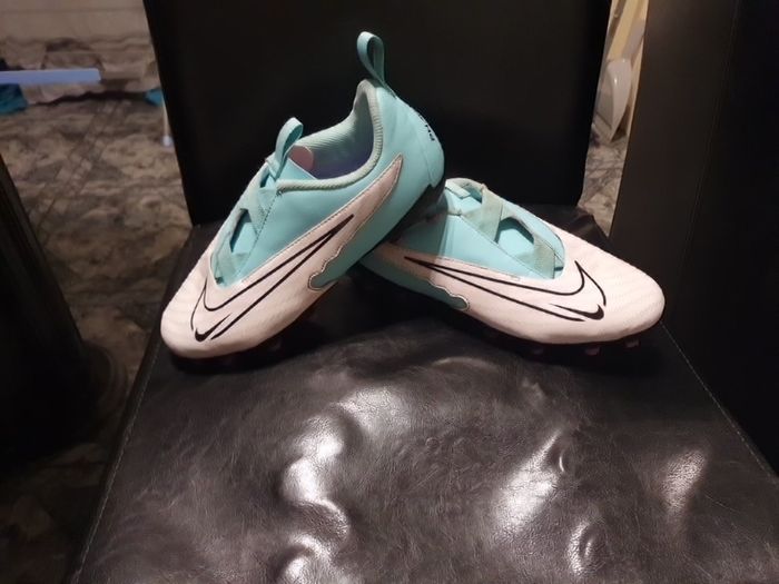 football boots (Nike phantom)