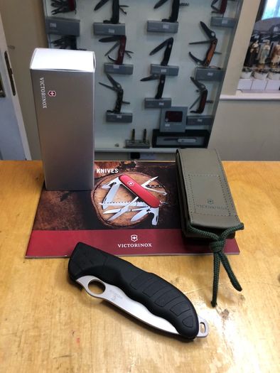 Victorinox Hunter Pro Black Camping Bushcraft tool
