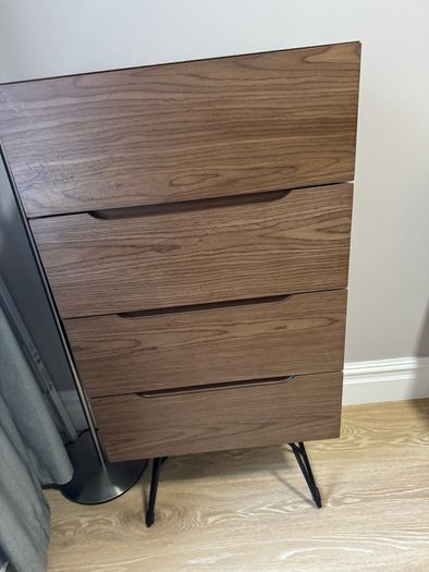 Tallboy chest of drawer
