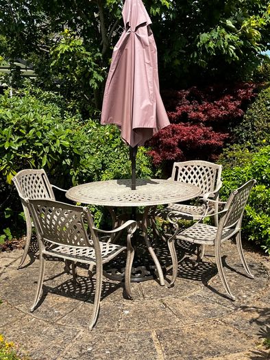 Cast Aluminium Garden Set & Umbrella (x2)