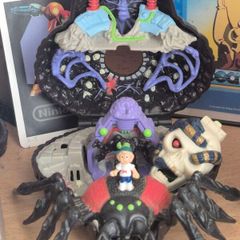 Mighty Max Arachnoid Playset + shrunken head