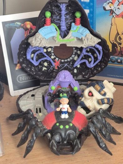 Mighty Max Arachnoid Playset + shrunken head