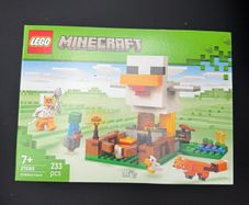 Brand New LEGO Minecraft Chicken Farm (21585) - Sealed Box