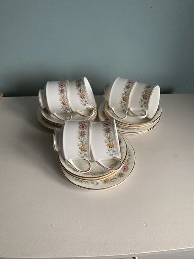 Royal Albert Belinda 18 piece tea  set