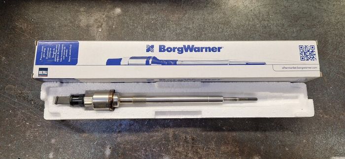 Opel Vauxhall 2.0 diesel glow plug with pressure sensor.