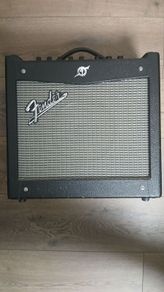 Fender Mustang I V.2 20W Guitar Amplifier  Excellent Condition