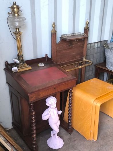 Retro, vintage, antiques - Lusk