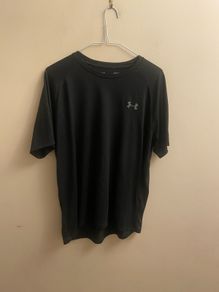 Under armour t-shirt (medium)