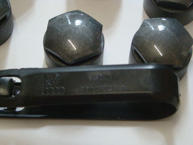 Genuine Audi Wheel Bolt Nut Covers Grey Metallic Painted 4M0 601 173 D X 20 New