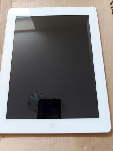 Apple Ipad 4, A1458, 16GB, with over 20 childrens movies for their entertainment, Excellent Battery