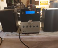Bush Micro Music System, Radio, CD, Bluetooth and Aux, with remote control, in excellent condition, all functions working great