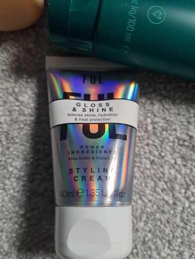 travel size Kerastase Resistance, including the Bain Force Architecte shampoo and Masque Force Architecte reconstructing mask and Ciment Thermique 50ml