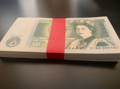 1 pound STG notes x 100