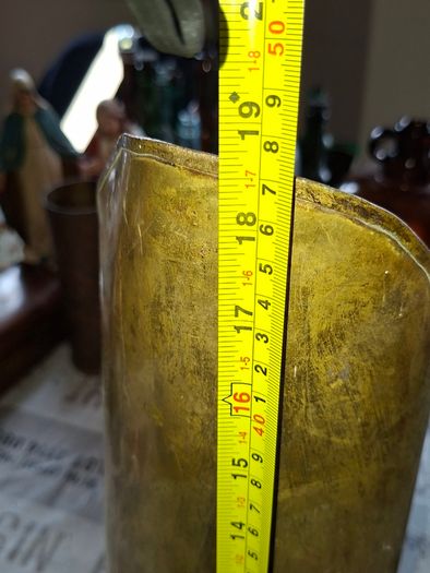 Antique Two Handled Brass Coal Scuttle with a shaped lip, making it easy to scoop out coal from your bunker and shake it directly onto your open fire. So, no more fussing with protective gloves and no more dirty hands, Postage Available or Collection