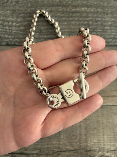 Padlock and Key Toggle Closure Chain
