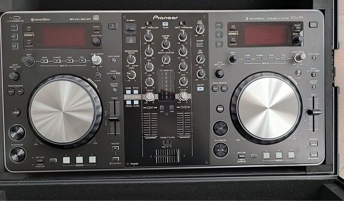XDJ-R1 digital turntables