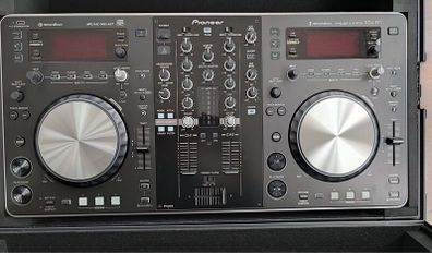XDJ-R1 digital turntables