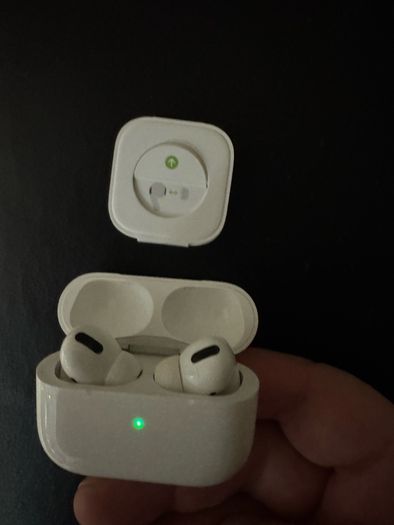Apple AirPods Pro 1st generation (left with issue)