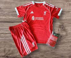 Liverpool (home) Kids Full Kit  4/5 , 5/6  Yrs