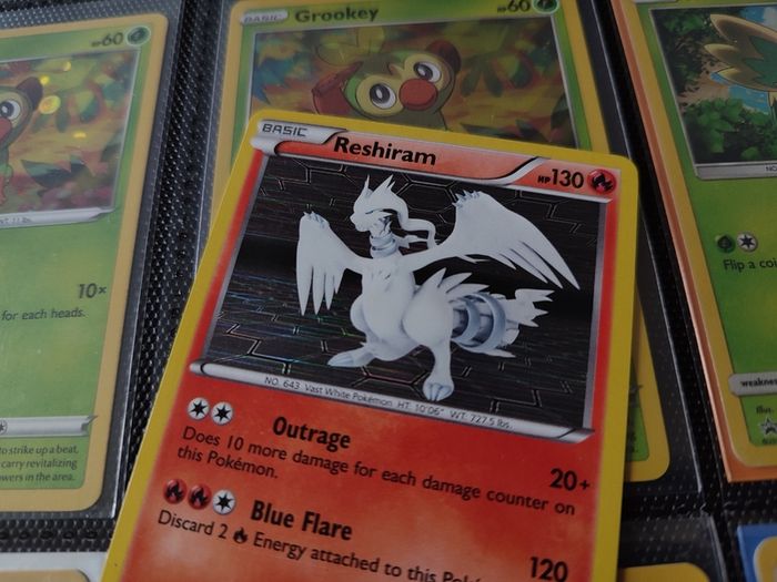 Reshiram ! Promo ! Holo ! Black and White Era ! 2011 ! Pokemon Card !
