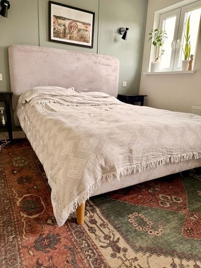 bed queen size good condition