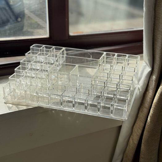 cosmetic organiser