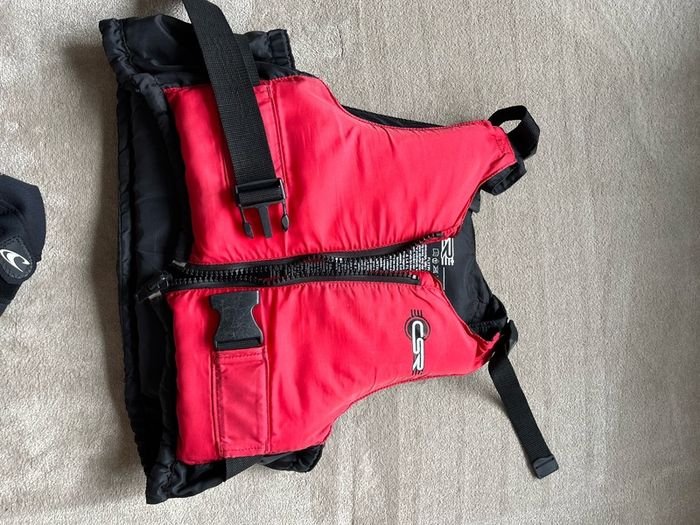 O'Neill child's 2mm shorty wetsuit and buoyancy aid.
