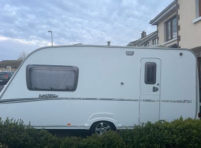 Abbey Vogue 2008 caravan with large air awning