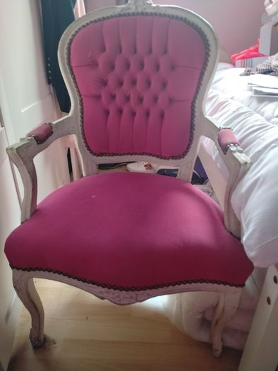 Dressing table with triple mirror and matching chair