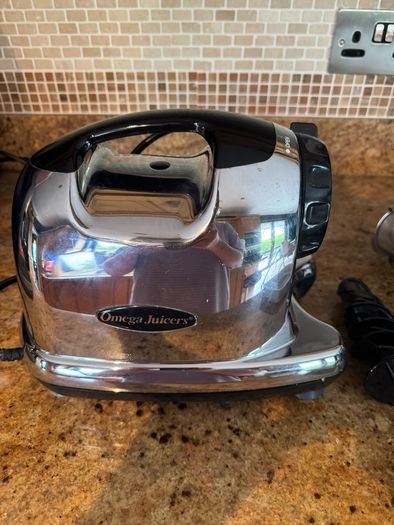Omega J8006HD6 cold press Juicer