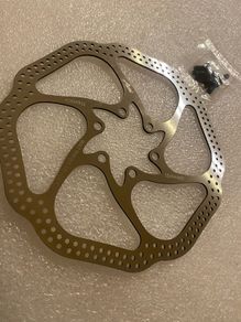 Disc brake rotor with screws
