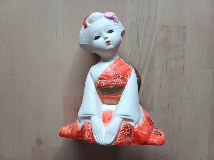 Japanese Ceramic Porcelain Geisha Doll in Traditional Kimono Ornament