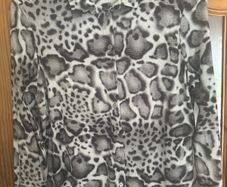 Brand new Tinta Made in Spain long sleeve grey animal print blouse for women size UK14 EU42 Postage included