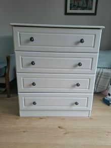 Chest of drawers